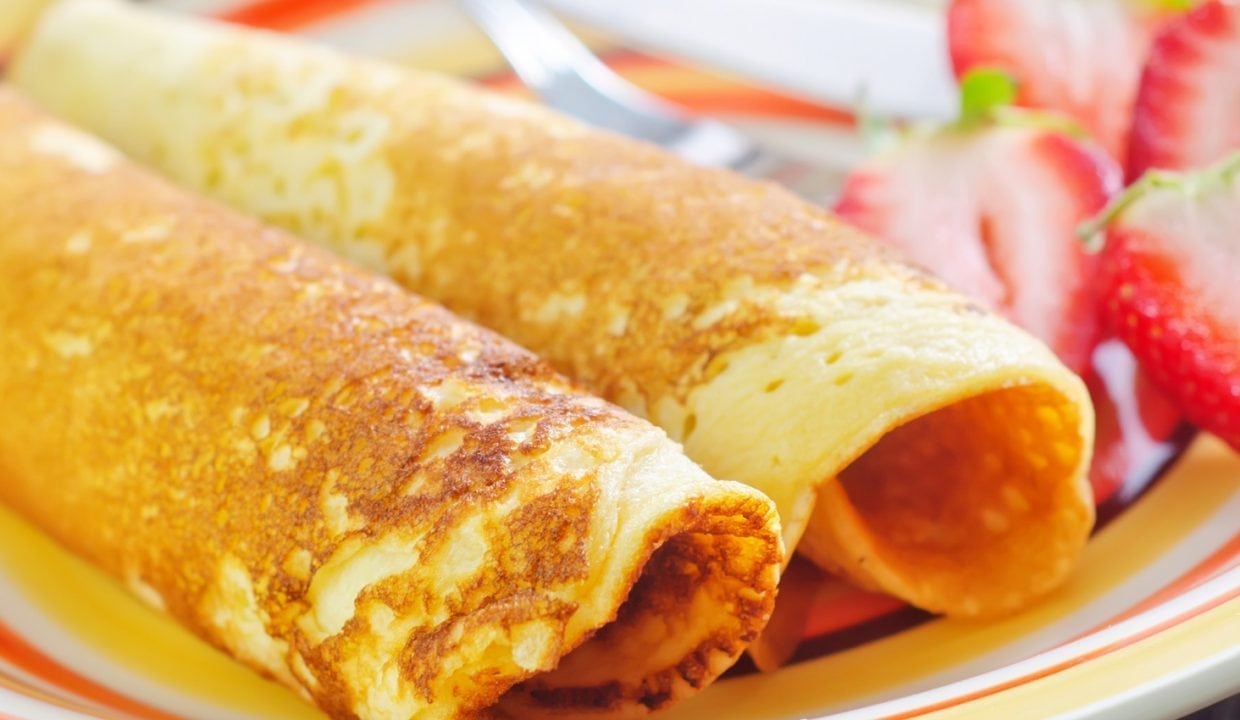 Traditional-flipping-pancakes-and-strawberries