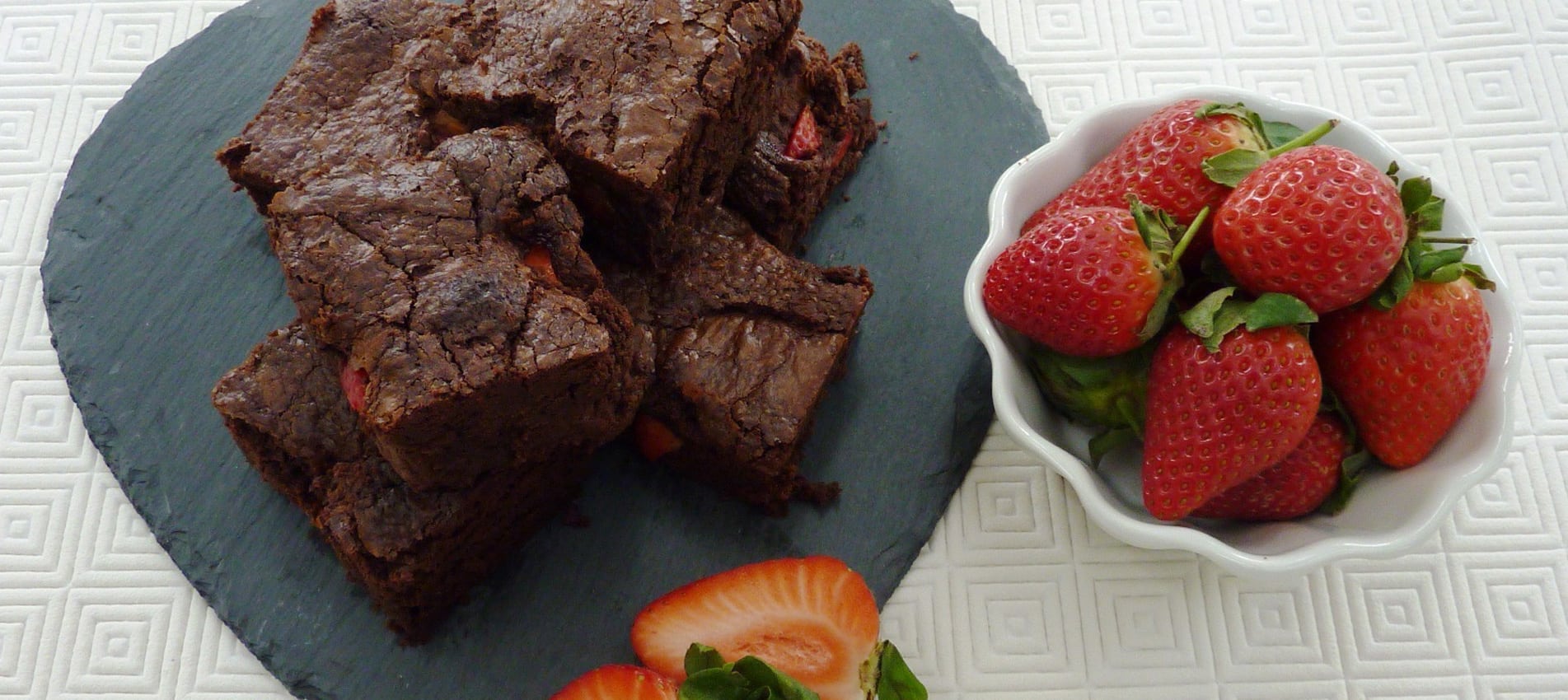 Valentine-Chocolate-and-Strawberry-Brownies1