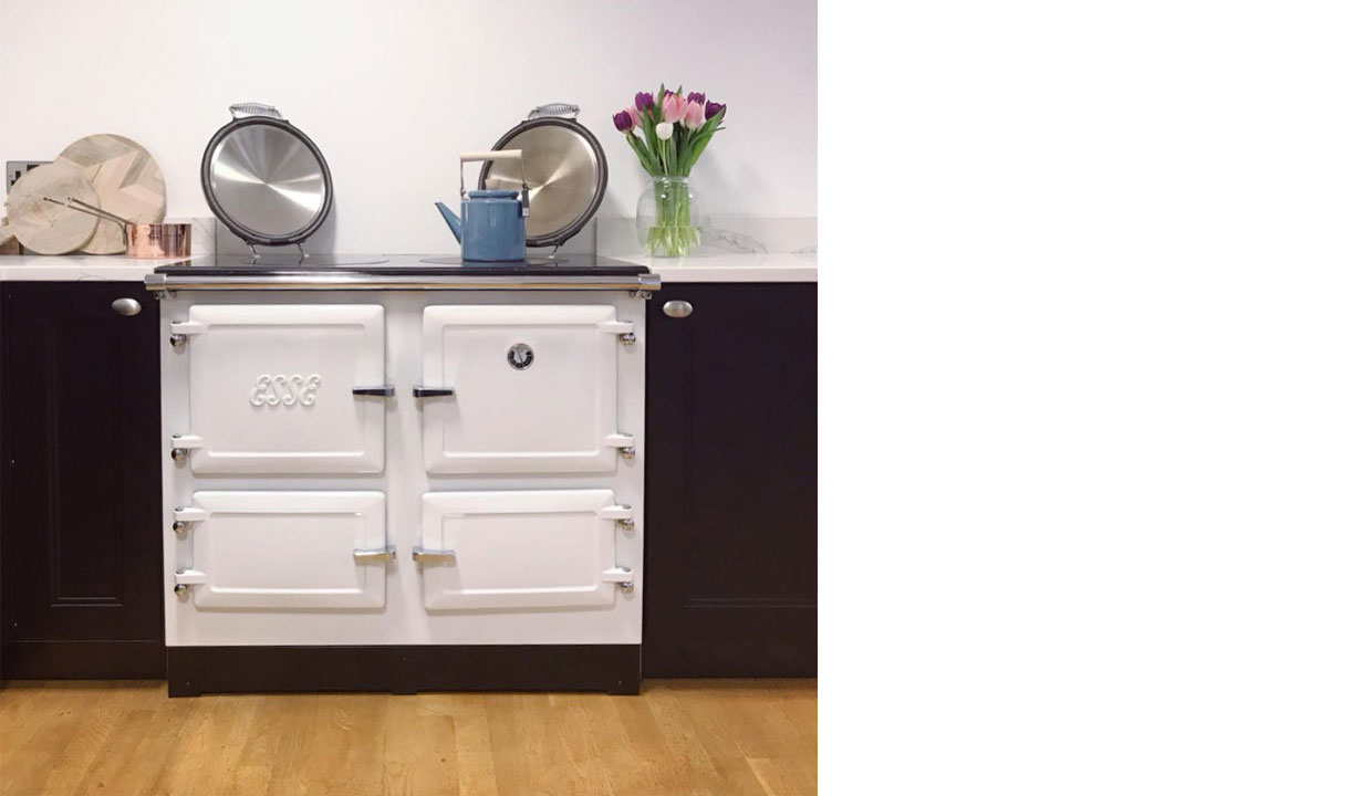white esse range cooker with open bolster lids