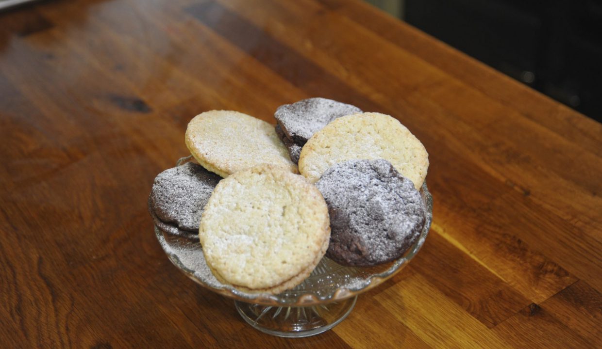 ESSE baked vegan chocolate cookies