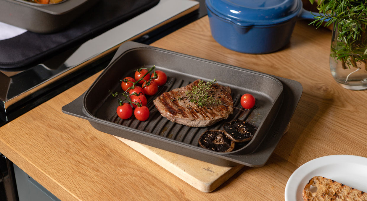 ESSE griddle pan steak and tomatoes cooked