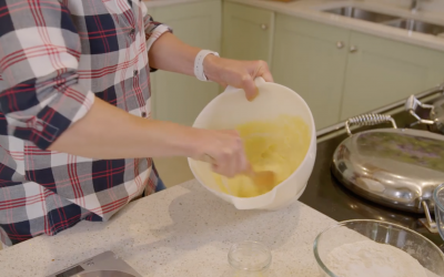 lemon drizzle mixing