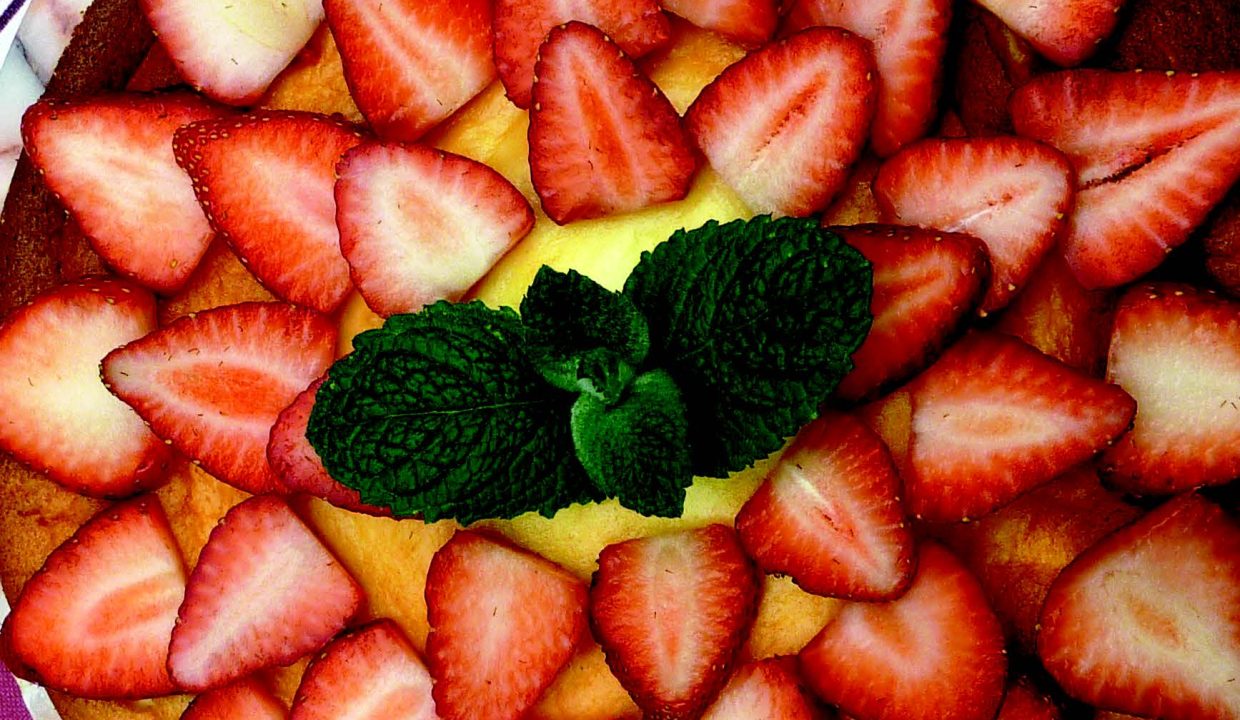 ESSE baked Oaty Baked Strawberry Cheesecake
