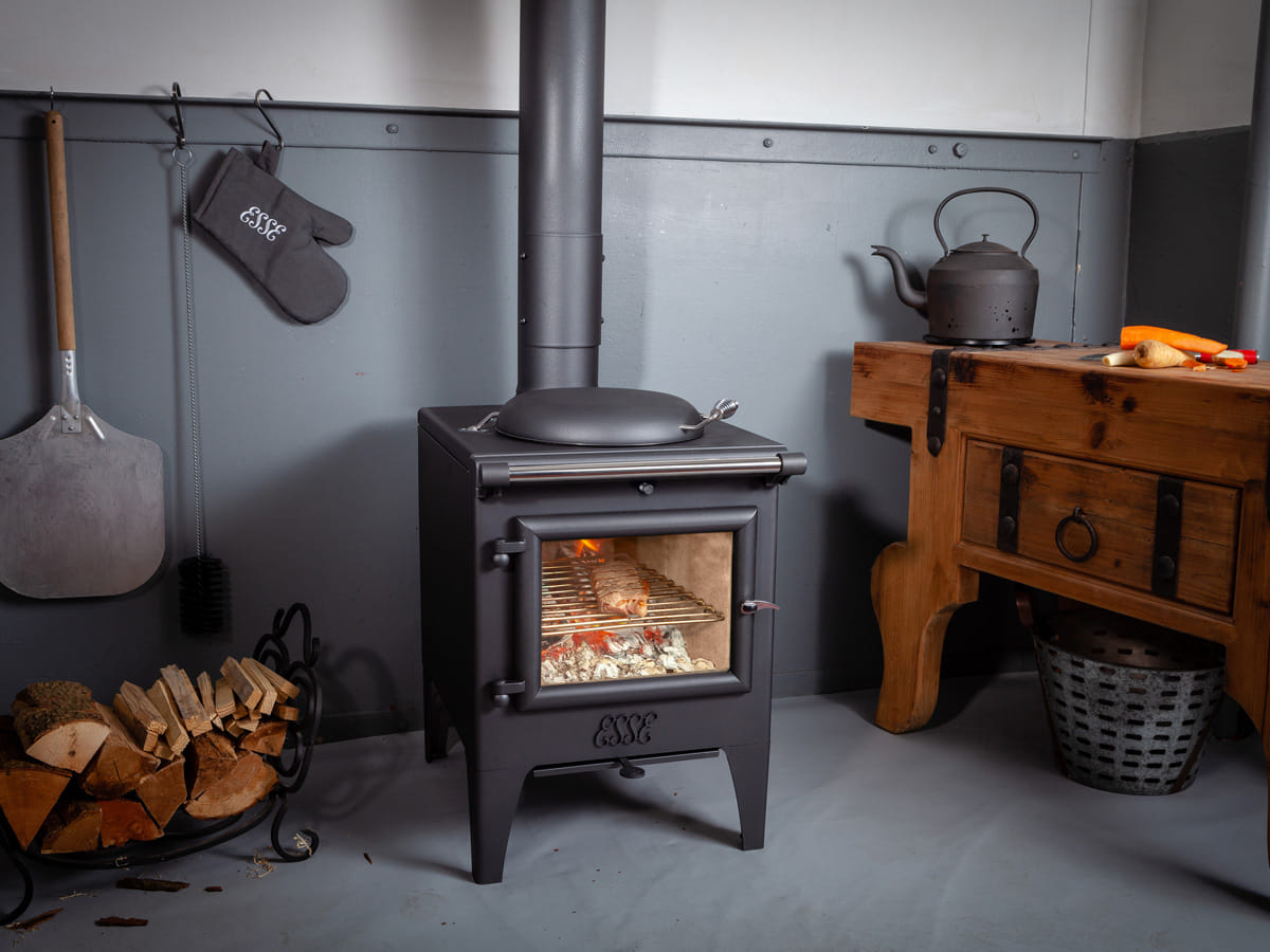 Kettle for wood burning stove outlet
