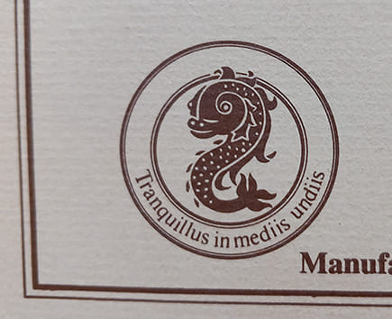 tranquilus in mediis undiis