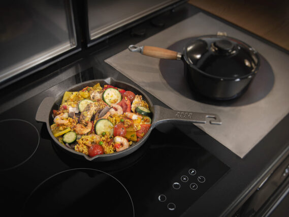 ESSE 1000 X Pro cooking pan on hob